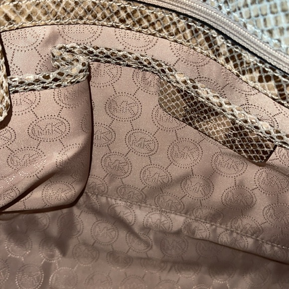 Michael Kors Python Hamilton Crossbody Satchel Tote Bag interesting closure - Picture 7 of 8